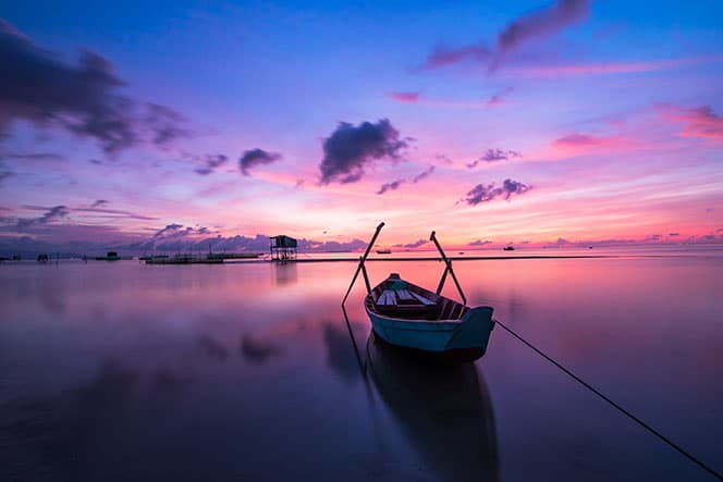 barque au coucher de soleil